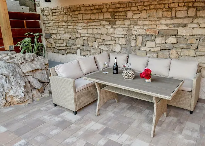 Vintage Garden Apartment