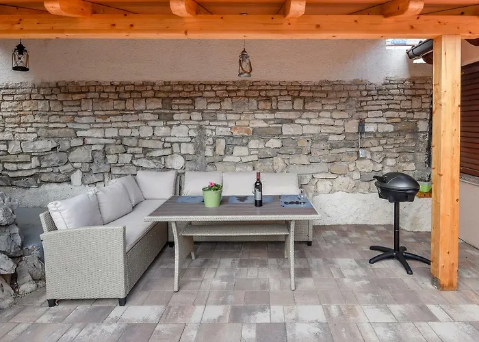 Vintage Garden Apartment